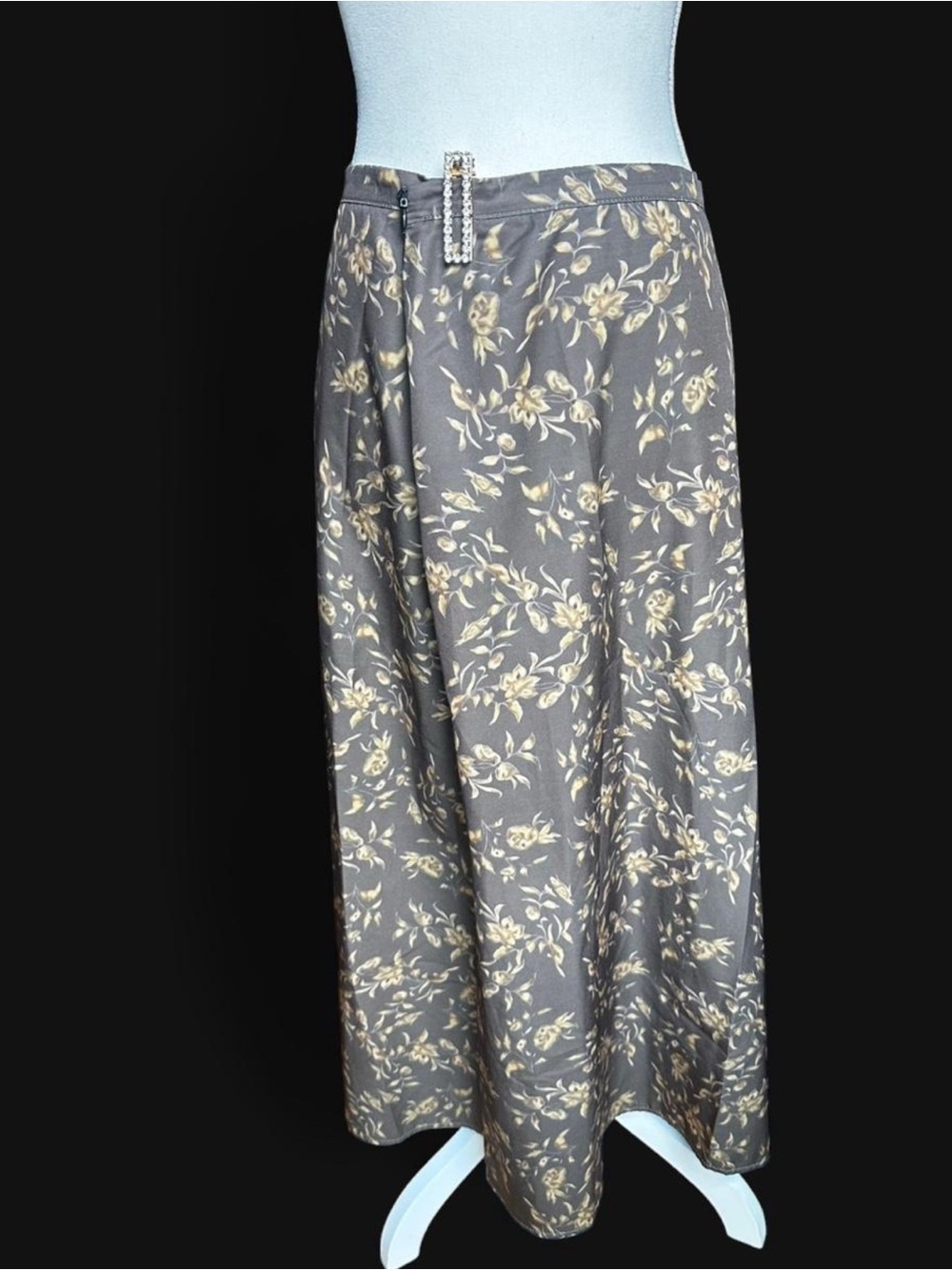 Gray Floral Maxi Skirt with Pearl Buckle